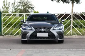 丰田D+级进口旗舰，实力比肩S级，全球热销大车，实拍雷克萨斯LS图片