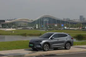 体验宋PLUS DM-i冠军版：以卓越产品力贴近年轻人图片