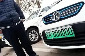 蓝的绿的都有，国内电车车牌太丑？来看看国外新能源车牌长啥样图片