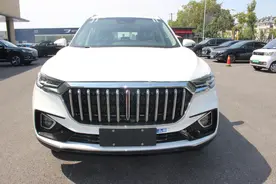 国产崛起！2022款红旗HS5到店，全新车标配满天星中网，无惧途观L图片