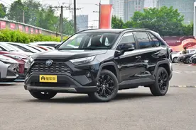 解读一汽丰田RAV4荣放：起售价17.68万，油耗低，适合家用！图片