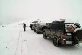 川藏线上遭遗弃的豪车，为何没人敢去捡？当地人终于说道出实情图片