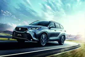 315系列报道：“天价”流量费！丰田皇冠陆放，引发集体投诉图片