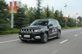 没有一点点防备，北京BJ90崩得特别干脆图片