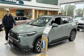 配置简单但优惠够大！丰田卡罗拉锐放和锋兰达该买谁，选哪一款？