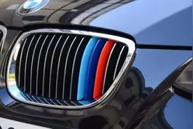 汽车科普：中网贴“三色带”是啥意思？一文给你讲清楚，不闹笑话图片