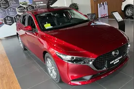 实拍9.99万的新款马自达3，2.0L+6AT，空间实测结果如何？图片