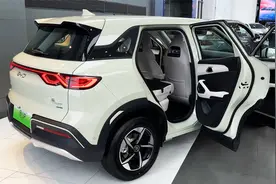 25款 比亚迪 元UP 智驾版 松弛绿/酷米双色 沉浸式体验 4K