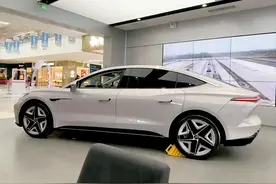 定位中大型轿车，续航666km，配16个扬声器，飞凡F7这款车咋样？图片