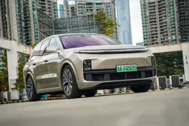 理想L8：奶爸首选！舒适好开还没续航焦虑，Pro和Max版怎么选？图片