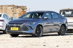 比亚迪秦PLUS DM-i进入6万价位，A+级三厢纯电轿车价格不到10万图片