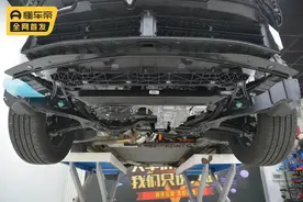 比亚迪秦L拆车：四连杆后悬装了，高压油箱也有了！图片