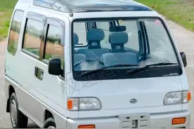 斯巴鲁版“五菱宏光”来了，全景天窗+四驱+对置发动机，呆萌霸气图片