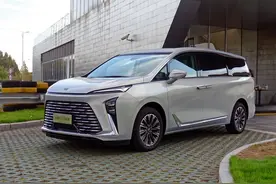 售价26.99万元起，配置空间依旧很有竞争力，全新别克GL8陆尊上市图片