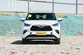 丰田汉兰达，合资中型SUV，2.0T发动机+8AT变速箱，三大件可靠图片
