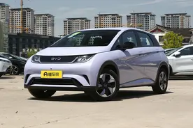 10万元预算买纯电代步车，比亚迪海豚对比元UP，怎么选更合适？图片