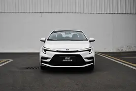 首搭第5代THS混动系统，售价11.38万起，丰田新雷凌上市图片