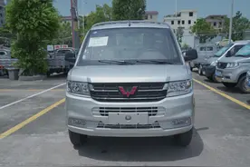 五菱荣光新卡双后轮到底怎么样？长近5米5，有6个车轮，可靠耐用图片