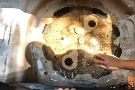 车子跑起来异响，这几个地方都检查一下，不然后备箱可以养鱼了图片