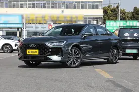 新车 | 内外大改/4月上市/现款9.99万起 2025款奇瑞艾瑞泽8到店实拍图片