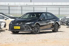 
试驾丰田凯美瑞：配2.5L自吸发动机，百公里油耗低至6L，值得入手图片