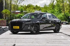 新车 | 外观黑化/现款售15.98万元起，2025款红旗H5“熏黑版”实车图片