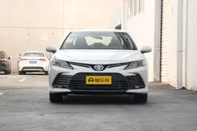 试驾丰田凯美瑞：配2.0L自吸发动机，NEDC综合油耗5.7L，值得入手图片