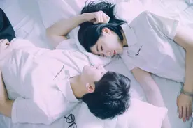 小说：男孩衣服上的第二颗纽扣代表什么？她为什么执意要拿到手？图片