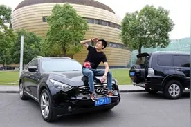 小说：两人吃饭时在饭桌上恩爱打闹，妹妹调侃道：吃饭不准秀恩爱图片