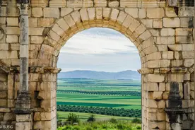 小说：猪肉摊上卖猪肉，小小摊贩可笑可笑图片