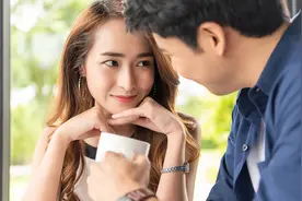 小说：校花谈恋爱，室友受不了：少给我们撒狗粮图片