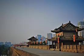 小说：小伙穿越古代，在诗会上随手写边塞诗震惊全场，被誉为诗仙图片