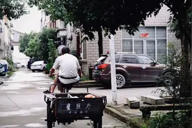 小说：她自幼就是结巴，哪知小伙随手拿出药丸，竟当场将她治好图片