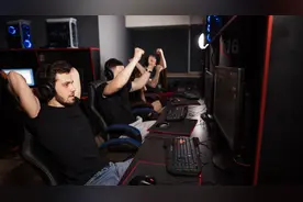 小说：狼人杀：神级平民，一夜挡两刀！图片