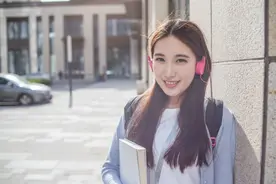 小说：震惊！cs知名职业选手danking竟被瓦洛兰特女神荔枝倒追？图片