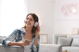 小说：小丧尸如何在末世生存？只要捡一个老公就可以啦！图片