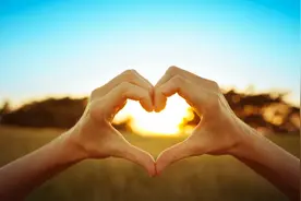 小说：“别看我，看不见我”，“郝思羽你留下来”心瞬间死灰图片