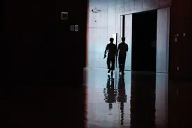 小说：官囧 抓捕公安局长，下属持枪威胁，县委书记调动武警部队图片