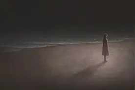 小说：她觉醒空间，囤积千亿物资穿越到了战乱的古代，带仨崽逃荒图片