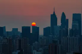 小说：修建舒适的山洞庇护所，躲避海风。图片