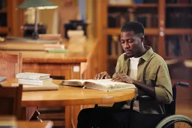 流动的建桥工人图片