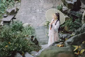 序曲 ○何处春江无月明图片