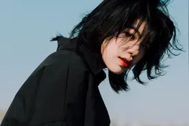 小说：老太太路边摔倒，魔帝小伙好心前去帮忙，事后反被对方敲诈图片