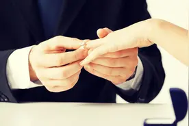 小说：豪门继承人闪婚，对妻子装穷，奶奶：我的珠宝都没法送出去图片