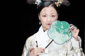 小说：帝王威胁，她顺手给他下了毒，来，跪下求我，给你解药图片