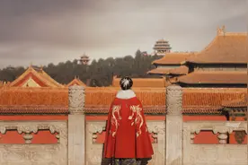 第一章 雨过天晴万物生图片
