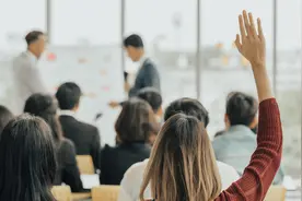 习惯会慢慢改变你生活的面貌，就像时间会改变你的容颜图片