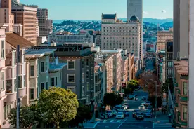 小说：表白青梅遭拒，校花学姐揽我入怀图片