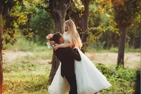 小说：蓝忘机遛进魏无羡住处，被众人堵在房间抓住！图片