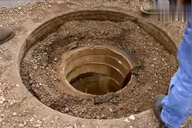 德国井盖都是这样安装的,怪不得能一百年不坏!